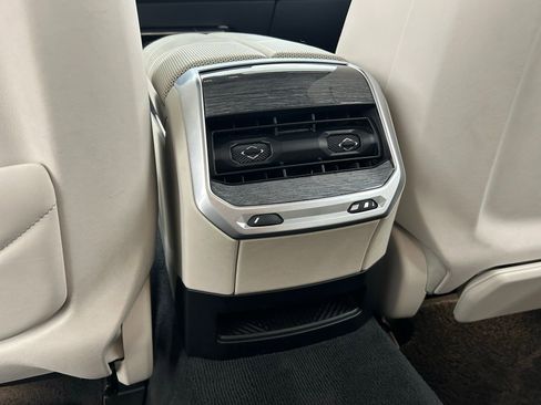 Used 2023 BMW 760i xDrive image 35