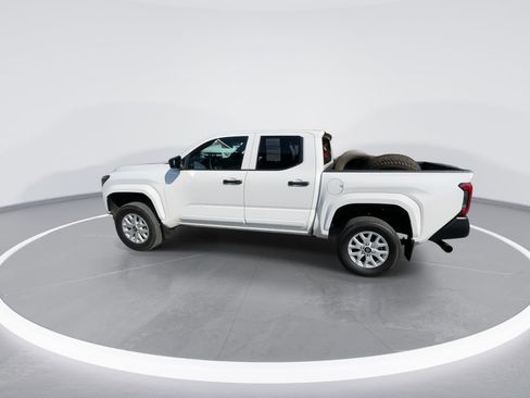 Used 2024 Toyota Tacoma SR image 5