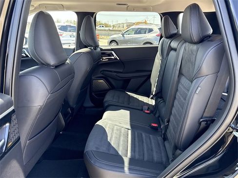 New 2025 Mitsubishi Outlander SE image 23