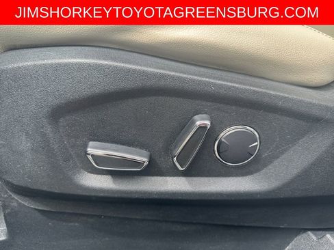 Used 2018 Ford Edge Titanium w/ Technology Package image 13