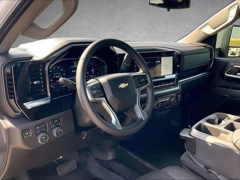 Used 2024 Chevrolet Silverado 2500 LT w/ Convenience Package AWD/4WD image 11