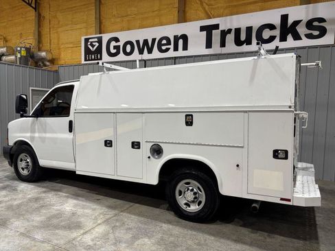 Used 2017 Chevrolet Express 3500 RWD image 5