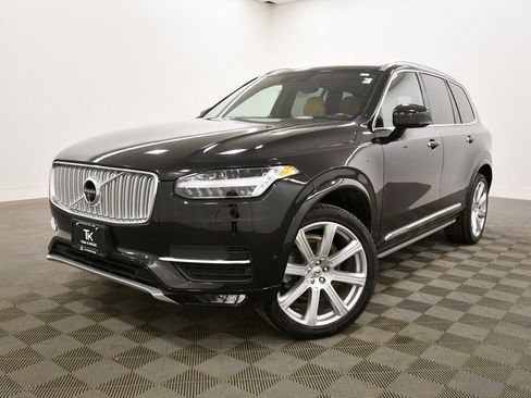 Used 2017 Volvo XC90 T6 Inscription w/ Vision Package image 2