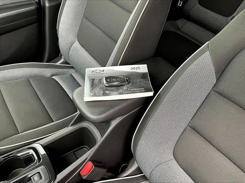 Used 2025 Chevrolet TrailBlazer LT FWD image 36