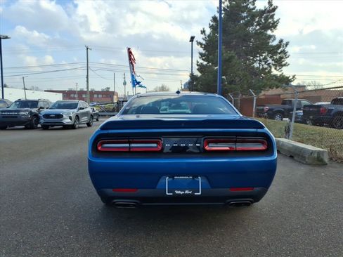 Used 2022 Dodge Challenger R/T w/ Driver Convenience Group image 7