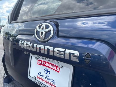 Used 2020 Toyota 4Runner SR5 Premium w/ Moonroof Package AWD/4WD image 33