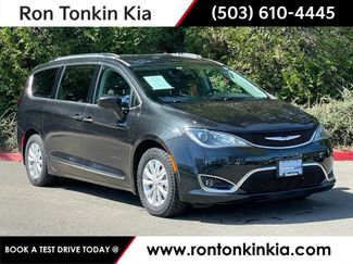 Used 2019 Chrysler Pacifica Touring-L video 1