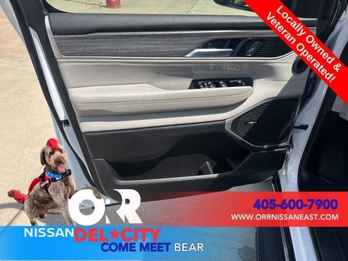 Used 2024 Jeep Wagoneer L Series II w/ Flexible Seating Group AWD/4WD image 18