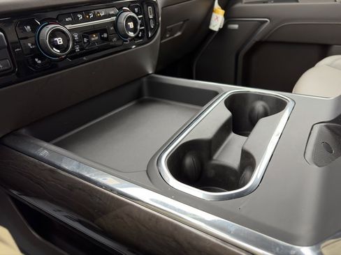 Used 2024 Chevrolet Silverado 2500 LTZ w/ LTZ Convenience Package image 26