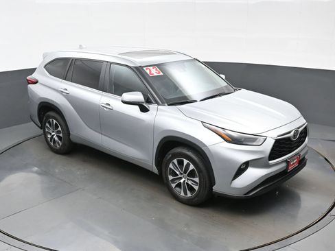 Used 2023 Toyota Highlander XLE FWD image 36