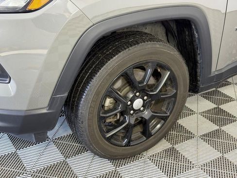 Used 2023 Jeep Compass Latitude image 11