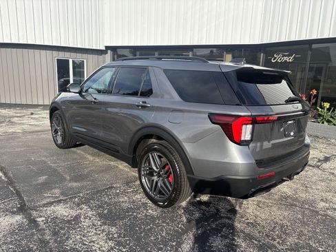 Used 2025 Ford Explorer ST-Line w/ ST-Line Street Pack AWD/4WD image 8