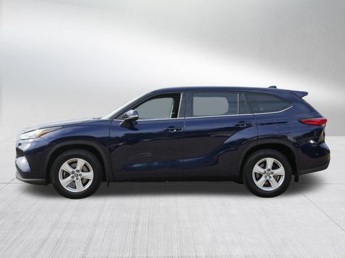 Used 2020 Toyota Highlander LE AWD/4WD image 4