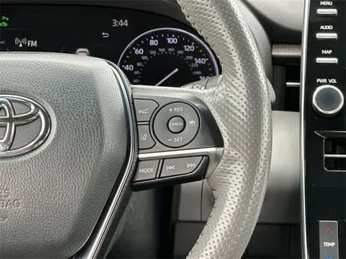 Used 2021 Toyota Avalon Limited image 10