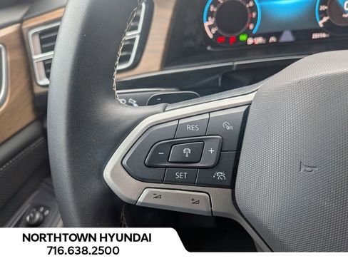 Used 2025 Volkswagen Atlas SE image 24