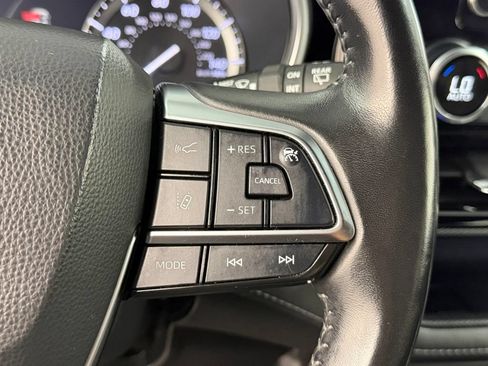 Used 2021 Toyota Highlander XSE AWD/4WD image 29