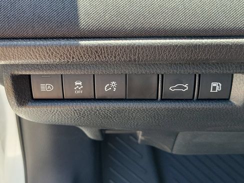 Used 2025 Toyota Camry LE w/ Convenience Package FWD image 32