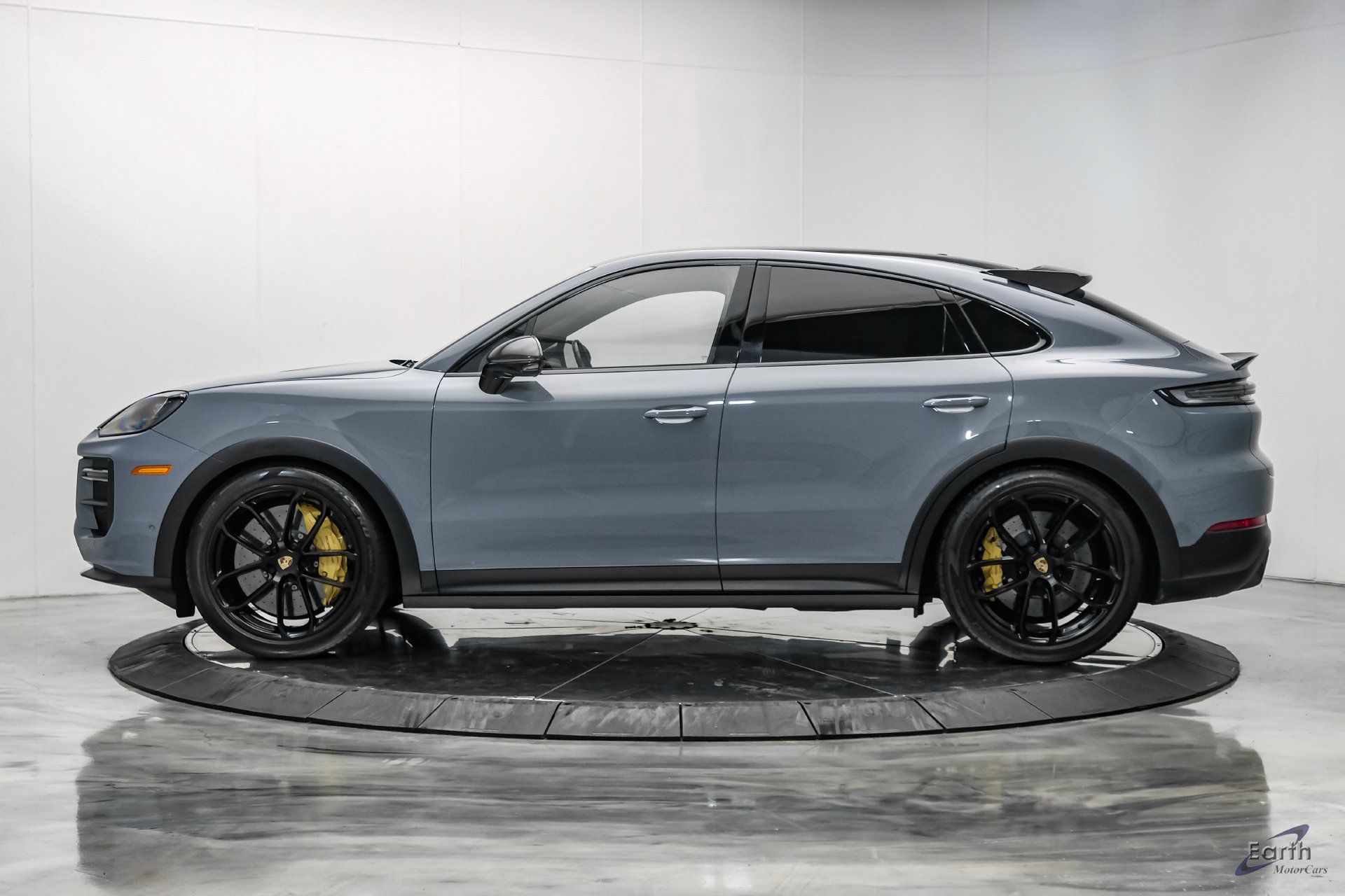 Used 2024 Porsche Cayenne Turbo GT AWD/4WD image 7