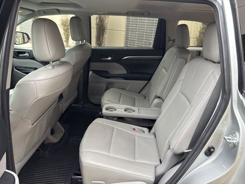 Used 2017 Toyota Highlander Limited image 31
