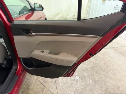 Used 2018 Hyundai Elantra SE FWD image 12