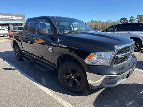 Used 2022 RAM 1500 Classic SLT image 4