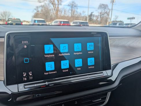 Used 2024 Volkswagen Atlas SE image 18