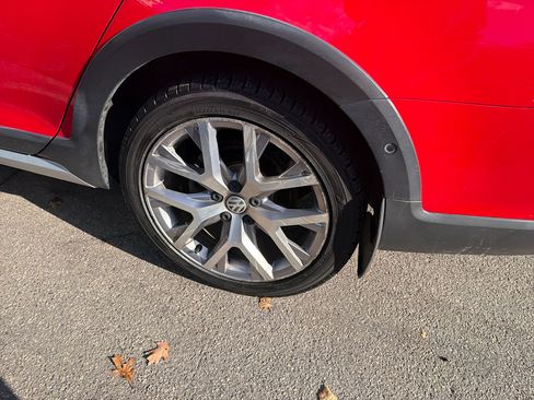 Used 2017 Volkswagen Golf Alltrack SEL image 14