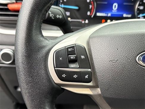 Used 2022 Ford Explorer XLT image 24