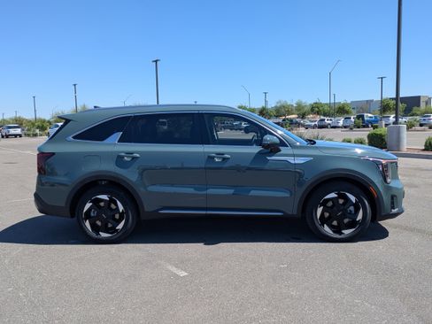 Certified 2025 Kia Sorento EX AWD/4WD image 6