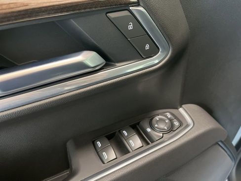 Used 2025 Chevrolet Silverado 1500 LT AWD/4WD image 4
