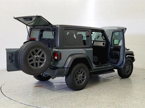 Used 2025 Jeep Wrangler Sport AWD/4WD image 13