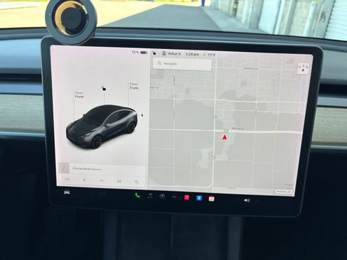 Used 2021 Tesla Model Y Long Range image 18