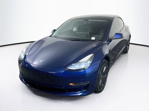 Used 2023 Tesla Model 3 Standard Range RWD image 3