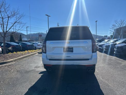 Used 2021 Chevrolet Tahoe Premier w/ Premium Package image 4