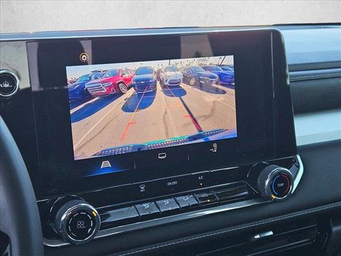 Used 2024 Chevrolet Colorado LT image 14