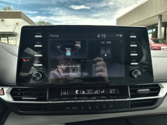 Used 2024 Toyota Sienna LE FWD image 16