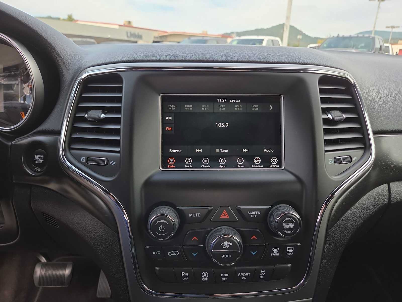 Used 2018 Jeep Grand Cherokee Laredo AWD/4WD image 24