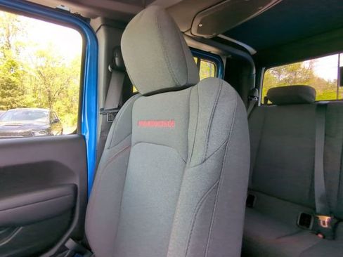 New 2025 Jeep Gladiator Rubicon w/ Steel Bumper Group image 12