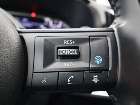 Used 2024 Nissan Pathfinder SV FWD image 23