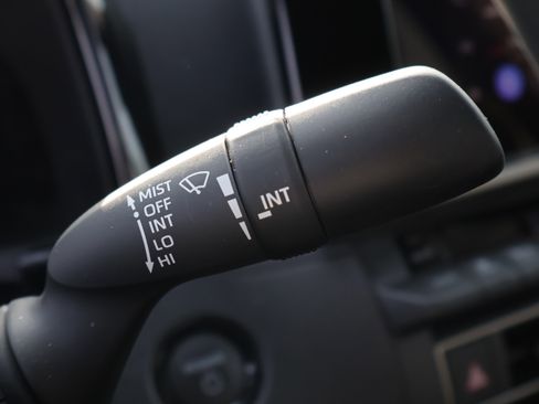 Used 2026 Toyota Camry Hybrid FWD image 31
