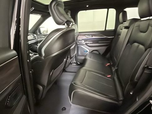 Used 2023 Jeep Grand Cherokee Overland w/ Luxury Tech Group IV AWD/4WD image 25