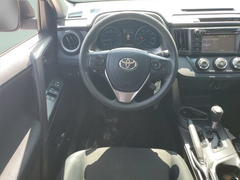 Used 2018 Toyota RAV4 LE FWD image 12