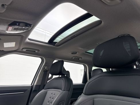 Used 2024 Kia EV9 Wind image 4