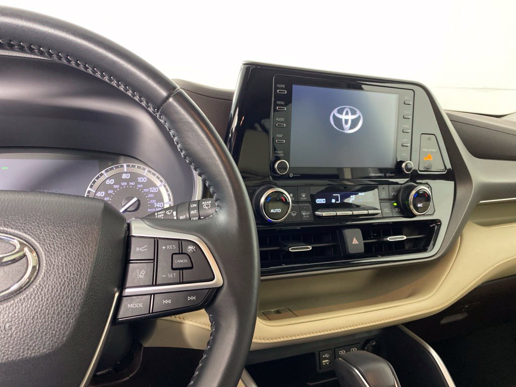 Used 2022 Toyota Highlander XLE AWD/4WD image 17
