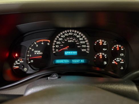 Used 2004 GMC Sierra 3500 SLT w/ Heavy-Duty Power Package AWD/4WD image 4