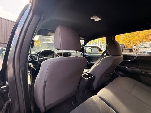 Used 2019 Toyota Tacoma TRD Off-Road AWD/4WD image 15