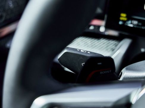 Used 2026 BMW 550e xDrive image 55