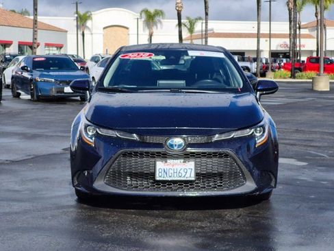 Used 2020 Toyota Corolla LE image 2