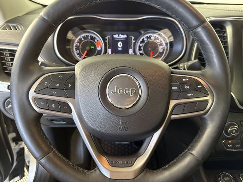 Used 2019 Jeep Cherokee Latitude Plus w/ Comfort/Convenience Group image 27