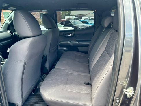 Used 2019 Toyota Tacoma TRD Sport w/ Technology Package AWD/4WD image 14